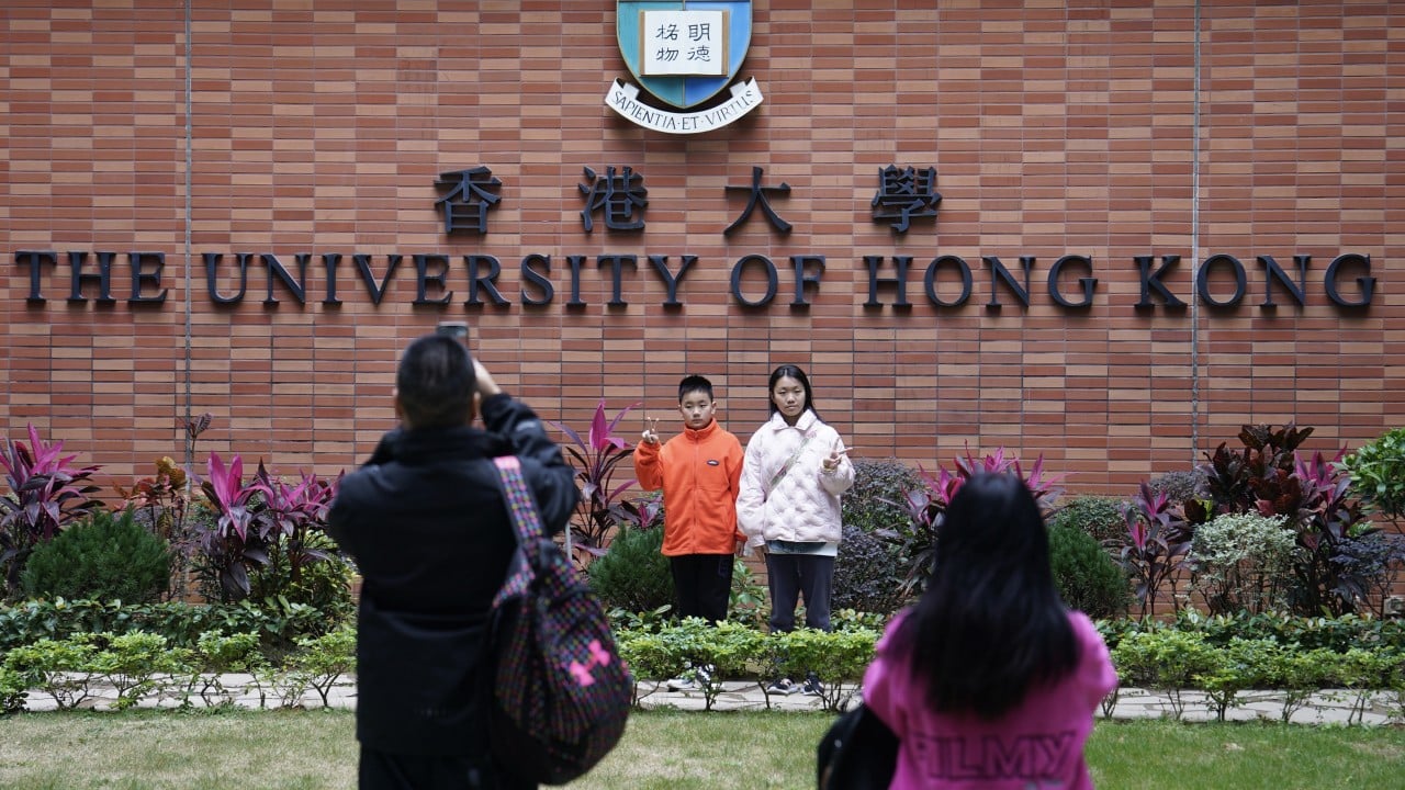 Mahasiswa Tiongkok belajar di universitas Hong Kong